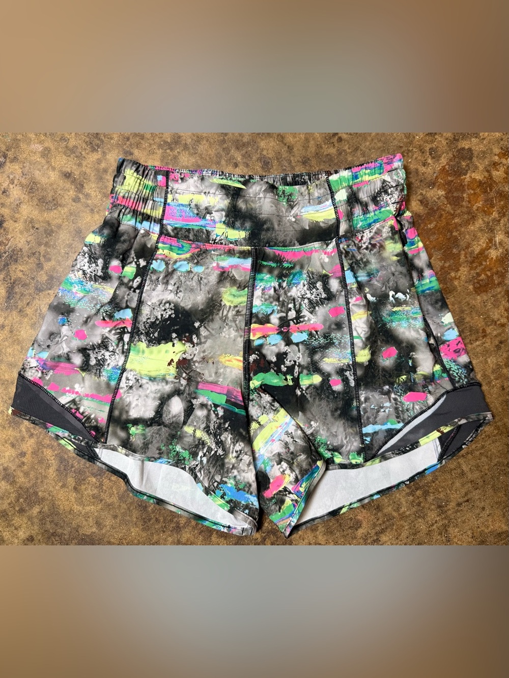 Lululemon Hotty Hot High-Rise Short 4" Lined size 4